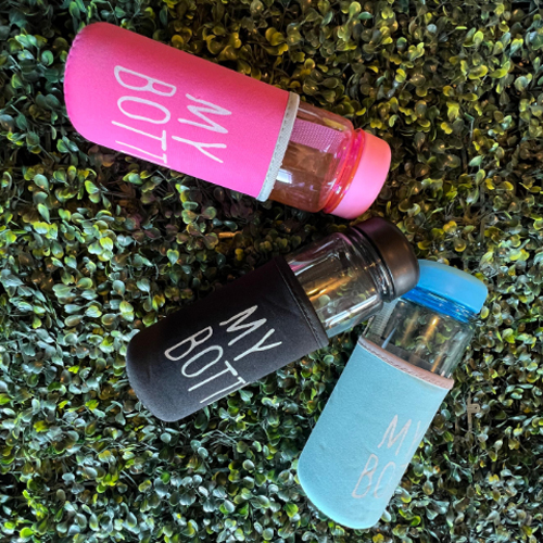 Botella con funda de colores 500 ml